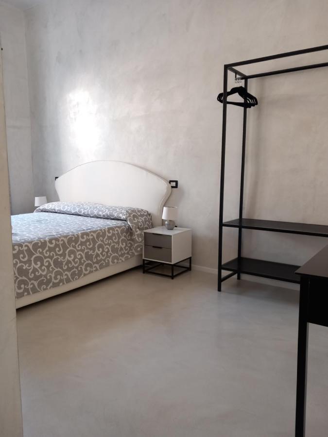 Flower Rooms Cagliari Bagian luar foto