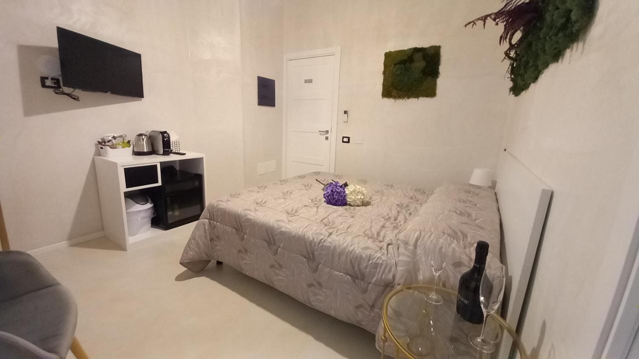 Flower Rooms Cagliari Bagian luar foto