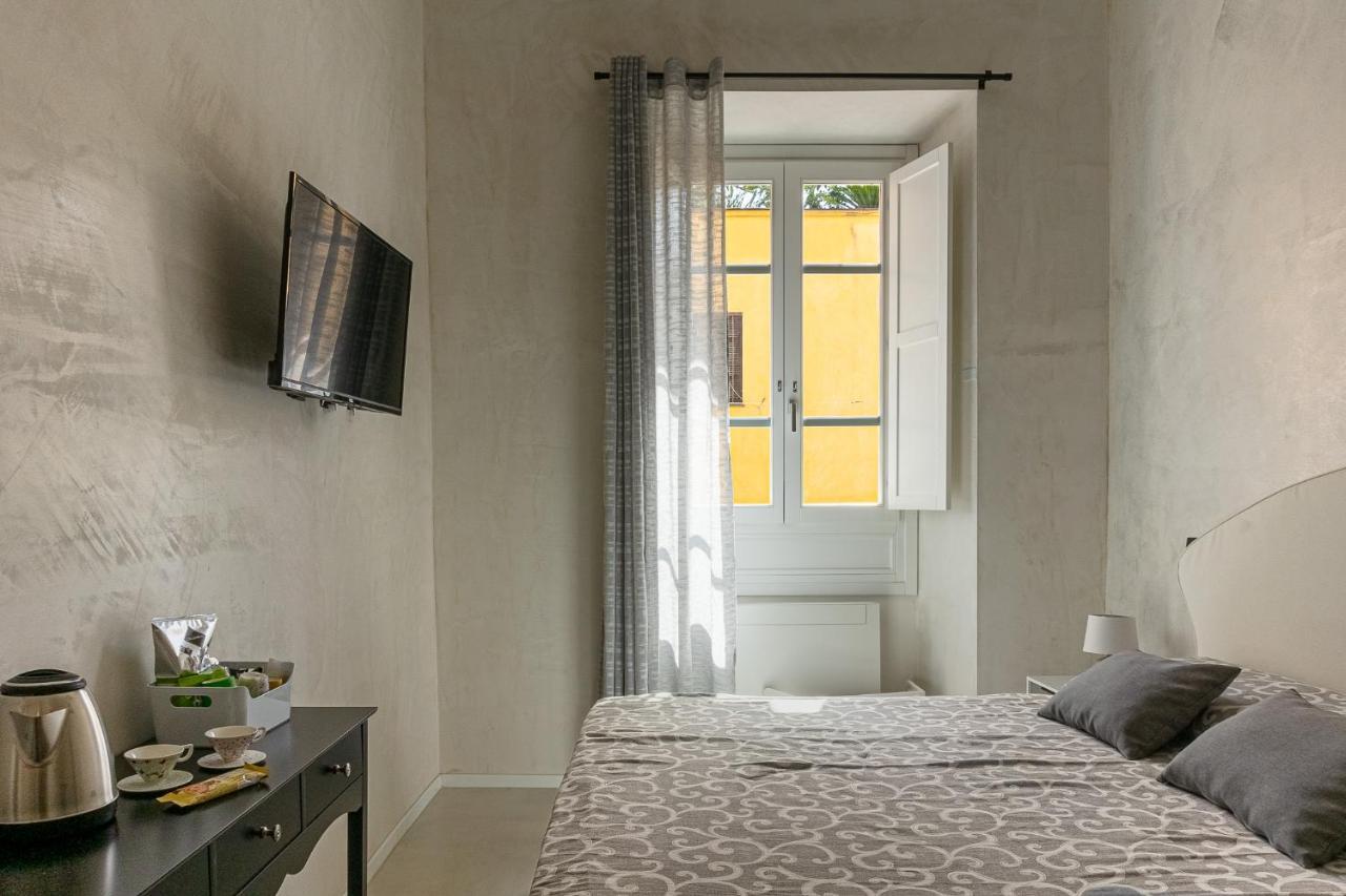 Flower Rooms Cagliari Bagian luar foto