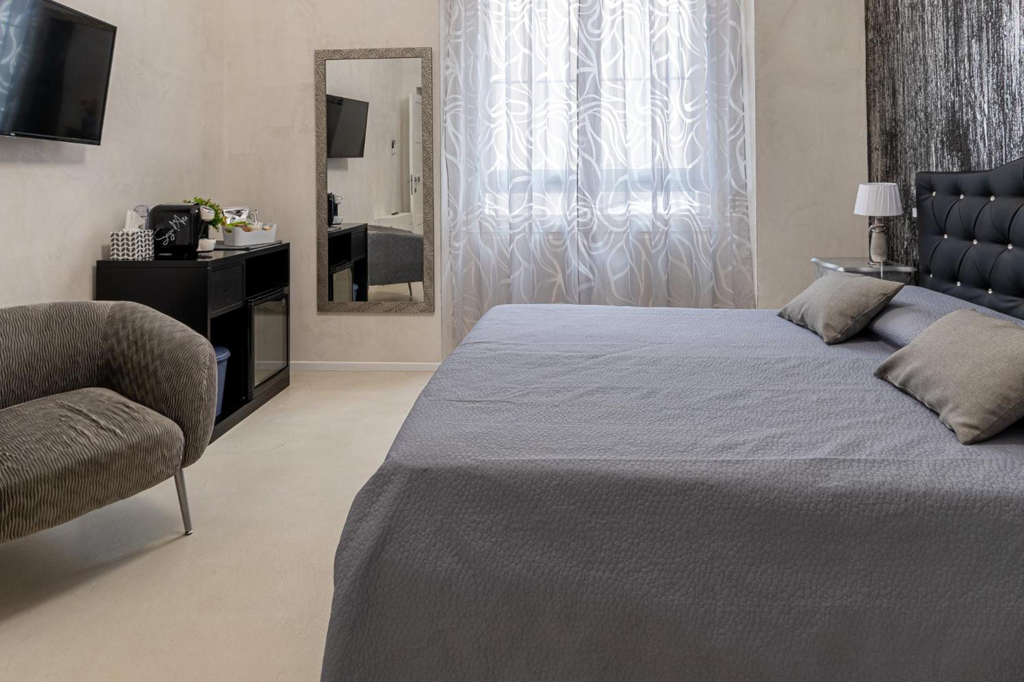 Flower Rooms Cagliari Bagian luar foto